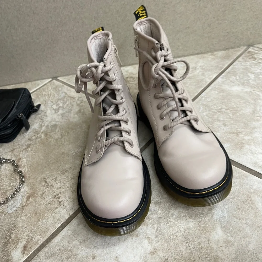Dr Martens 25634 Kids Beige Leather Side Zip Combat Boots Size 3 US 2 UK euc